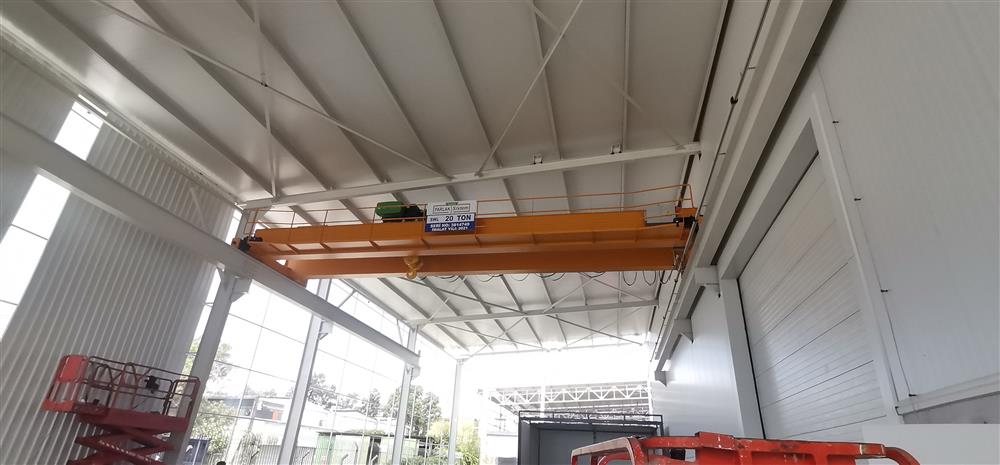 DOUBLE GIRDER OVERHEAD TRAVELLING CRANE WITH A CAP